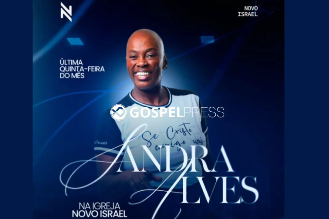 Pastora Sandra Alves pregando em evento gospel na Igreja Novo Israel em São Roque, com fiéis reunidos em momento de adoração
